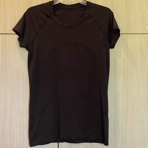 Lululemon Swiftly Size 10 Black Tech Short-Sleeve Shirt S2.0  Hip - Picture 1 of 6